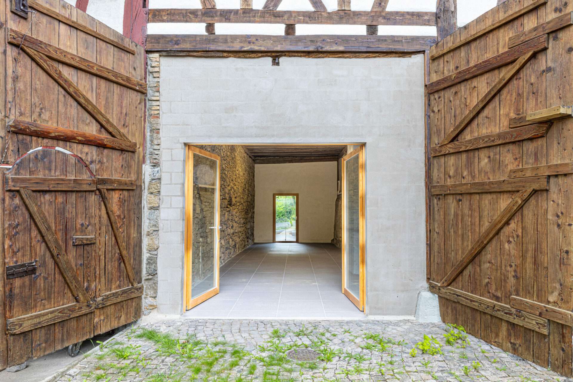 Garagentor Eingang eines Bauernhofs in Alten
