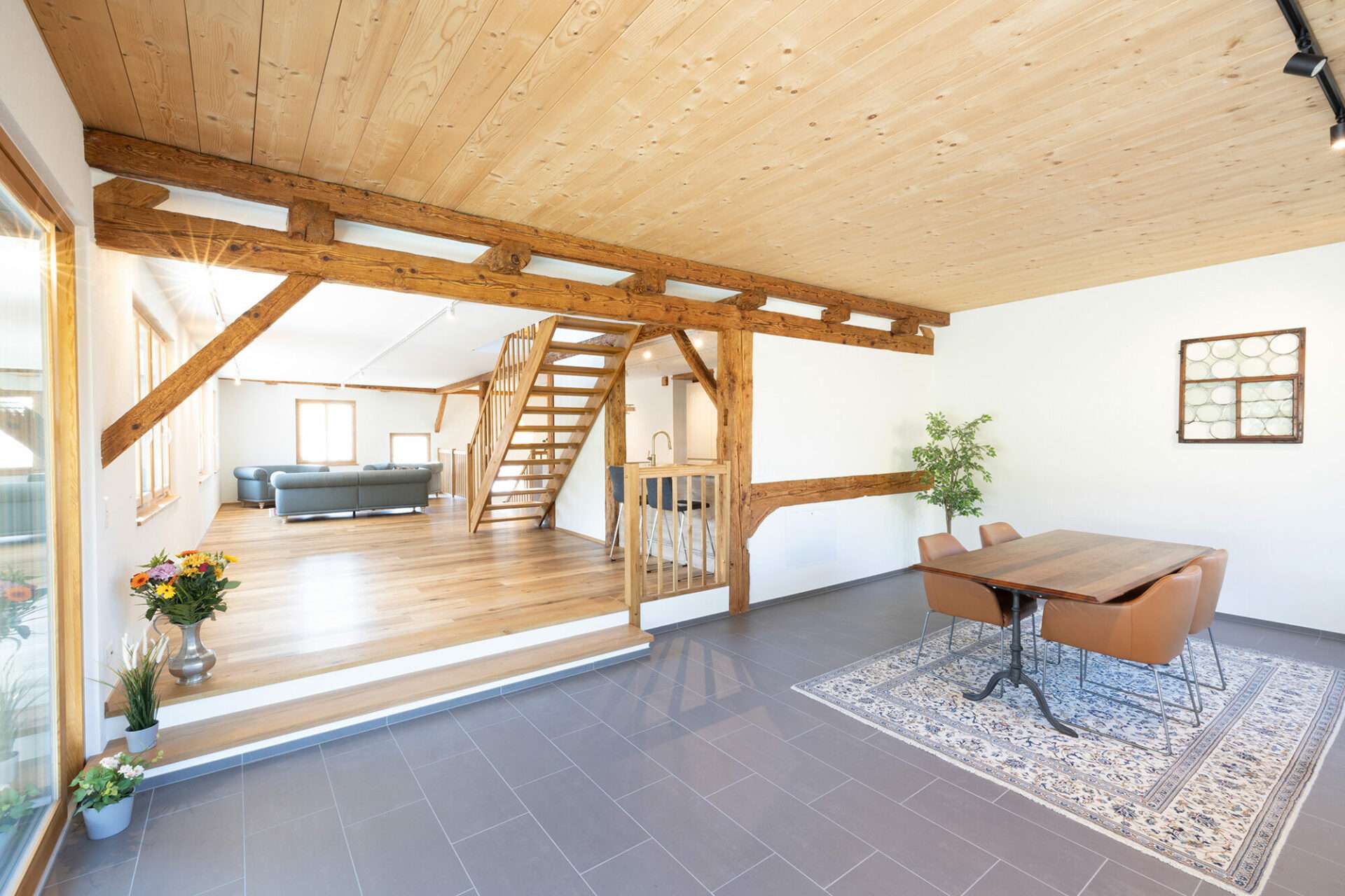 Oberschlatt Wohnzimmer und Esstisch