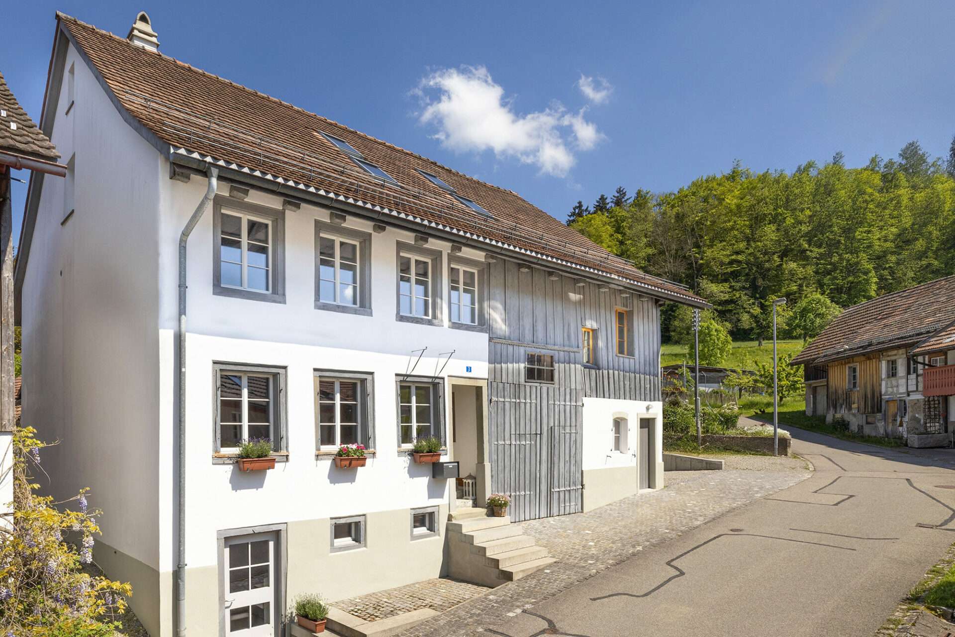 Oberschlatt aussen Eingang