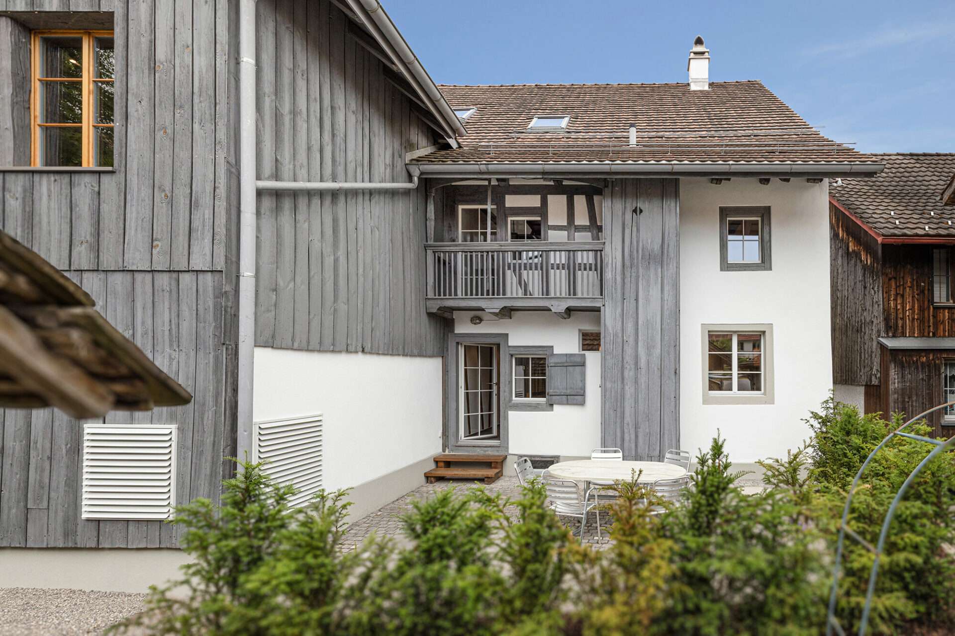 Oberschlatt aussen Eingang frontal