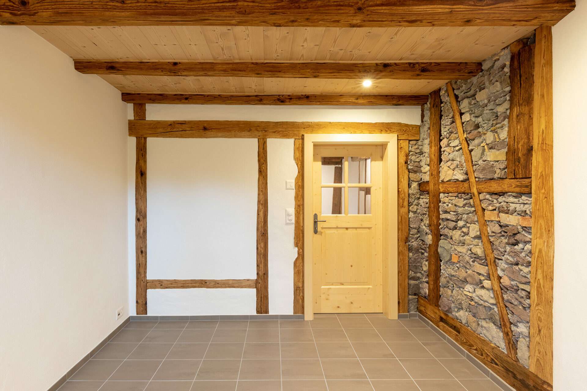 Uetzikon Zimmer mit Pflastersteinwand