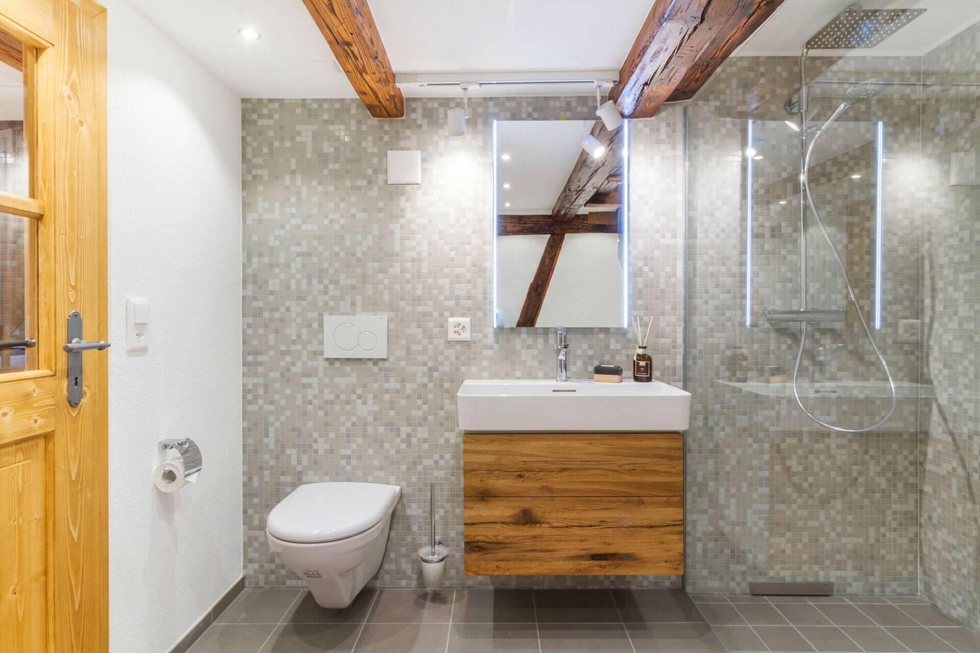 Zell Altbau Badezimmer